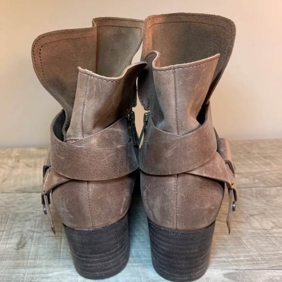 Ugg Women's W Elysian Fashion Boots 6.5 - Picture 5 of 8